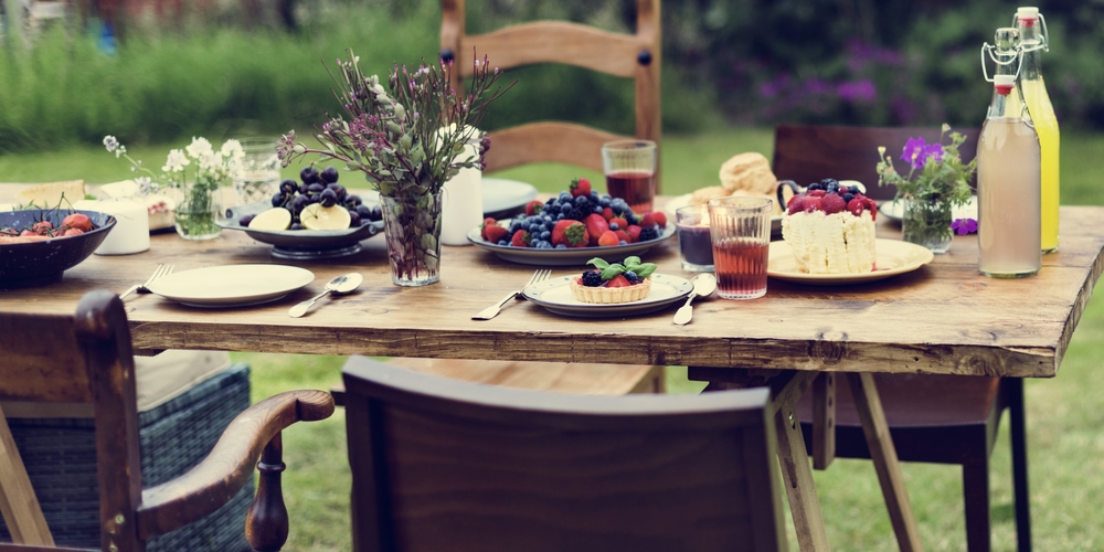 Hosting an Outdoor Dinner Party