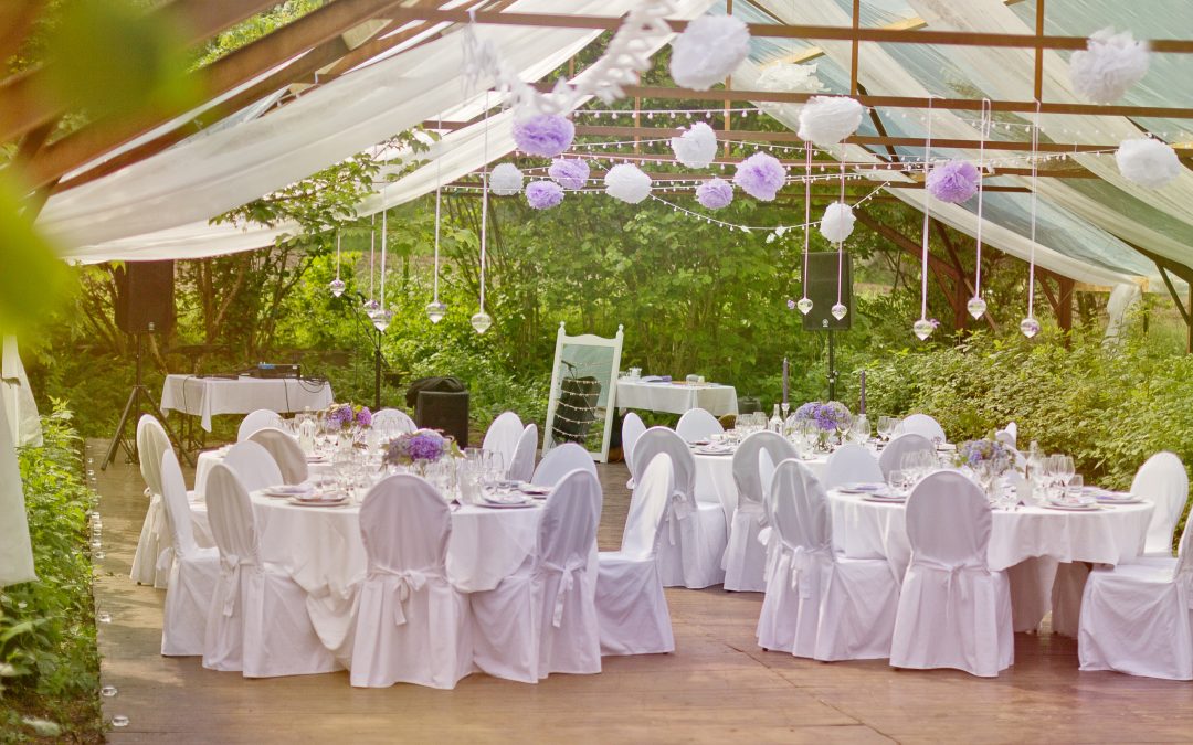 Four Ways to Keep Guests Cool at Your Outdoor Event