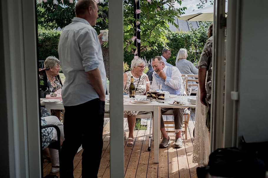 How to Host the Ultimate Thanksgiving Dinner Party Outdoors